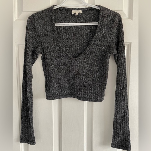 Aritzia Wilfred Ribbed Long-sleeve V-neck Crop Top - Heather Grey - Picture 2 of 3